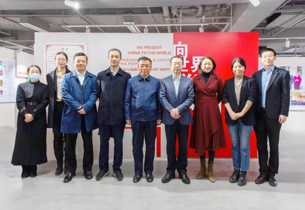Li Hu, director adjunto de la CMAC, y su delegación visitaron el Grupo de Comunicaciones Internacionales de China